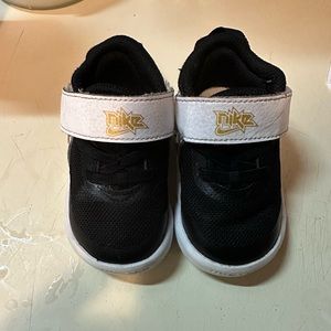 Toddler Nikes size 5C